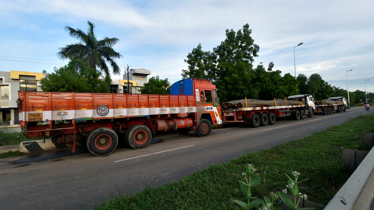 12 persons killed as SUV hits parked truck near Chikkaballapur