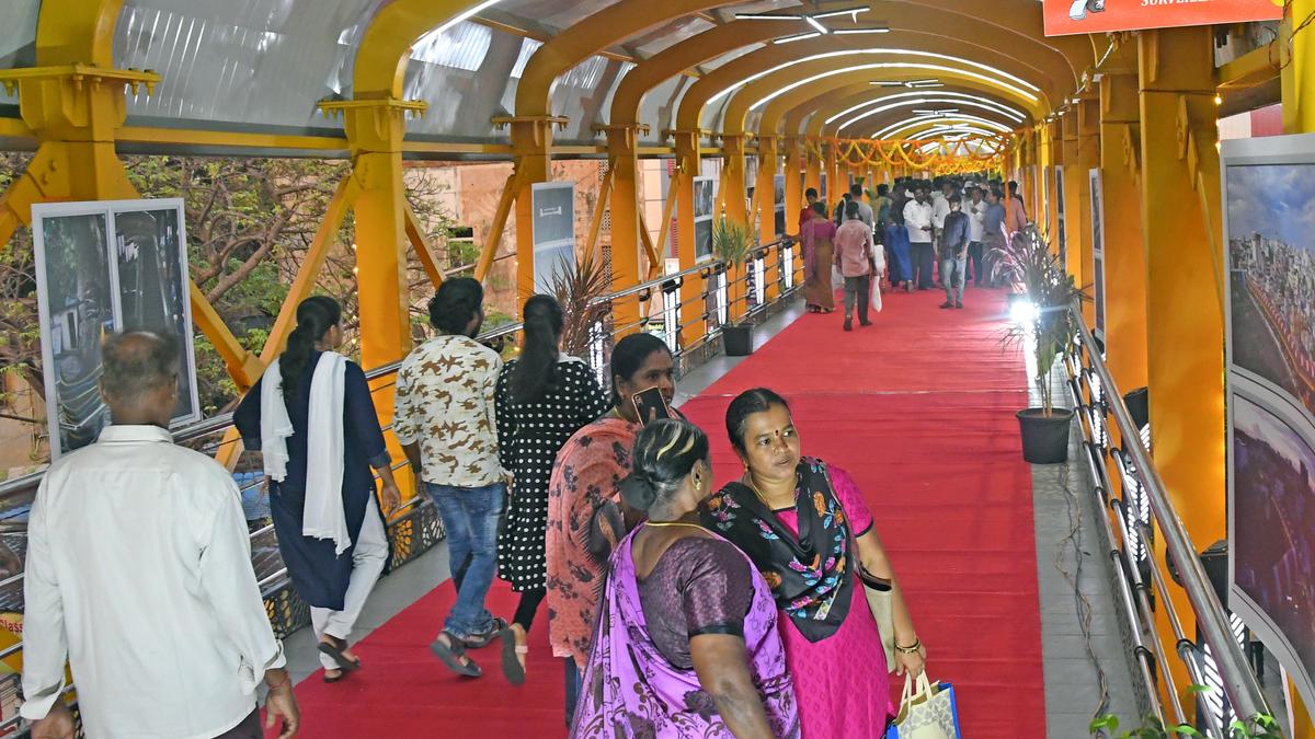 Pedestrians say skywalk in T. Nagar is a huge relief, want more CCTV cameras