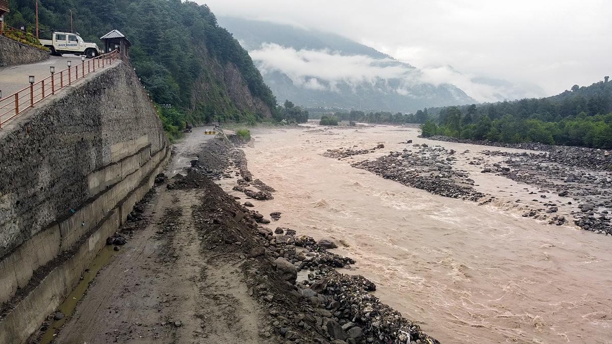 Over 190 roads closed in Himachal, Met predicts heavy rain till August 7