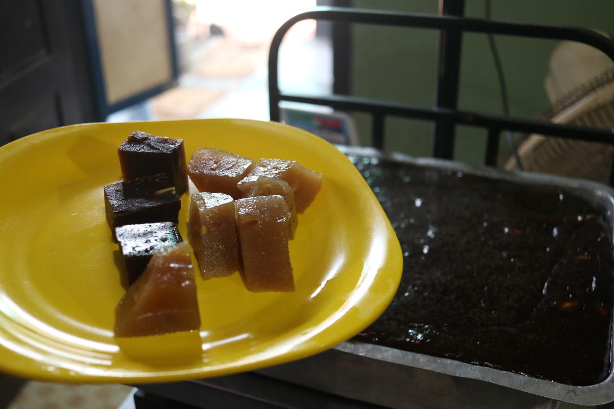 Broken wheat-based halwa with jaggery and sugar 