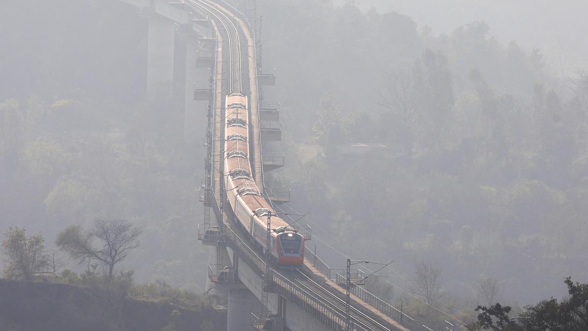 On Republic Day eve, Vande Bharat Express touches base in Kashmir for first time