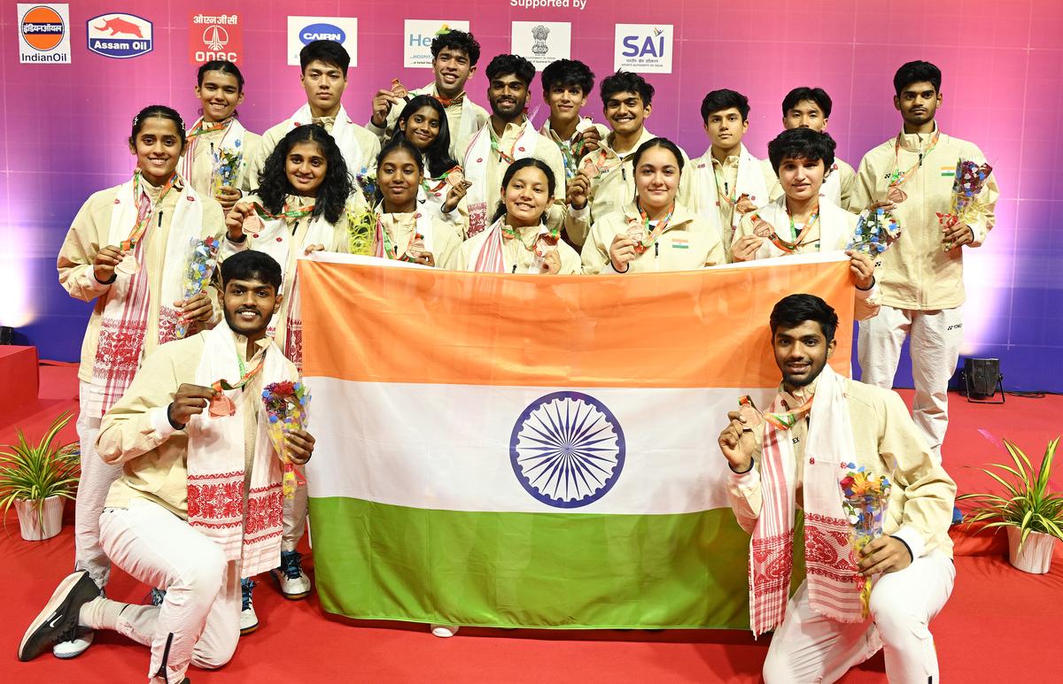The Indian junior badminton team won the bronze medal.