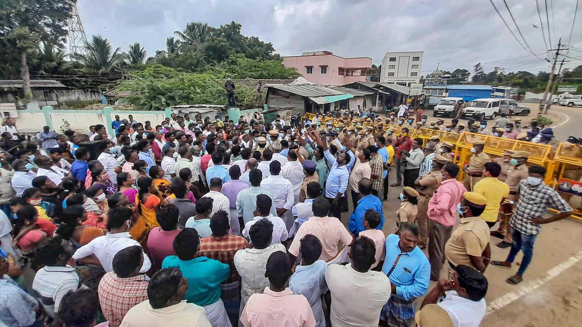 Ramnad/12 fishermen held, two boats seized by SL Navy personnel