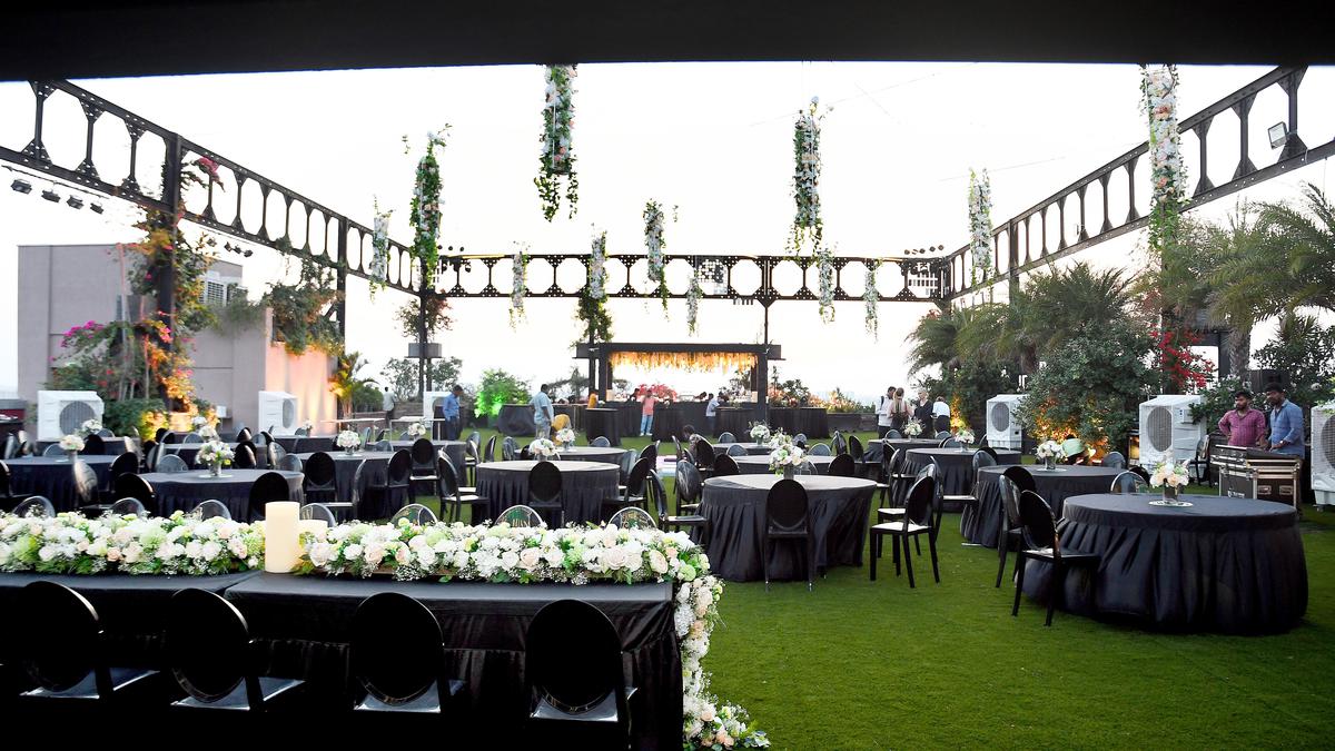 Banquet halls out of green architecture