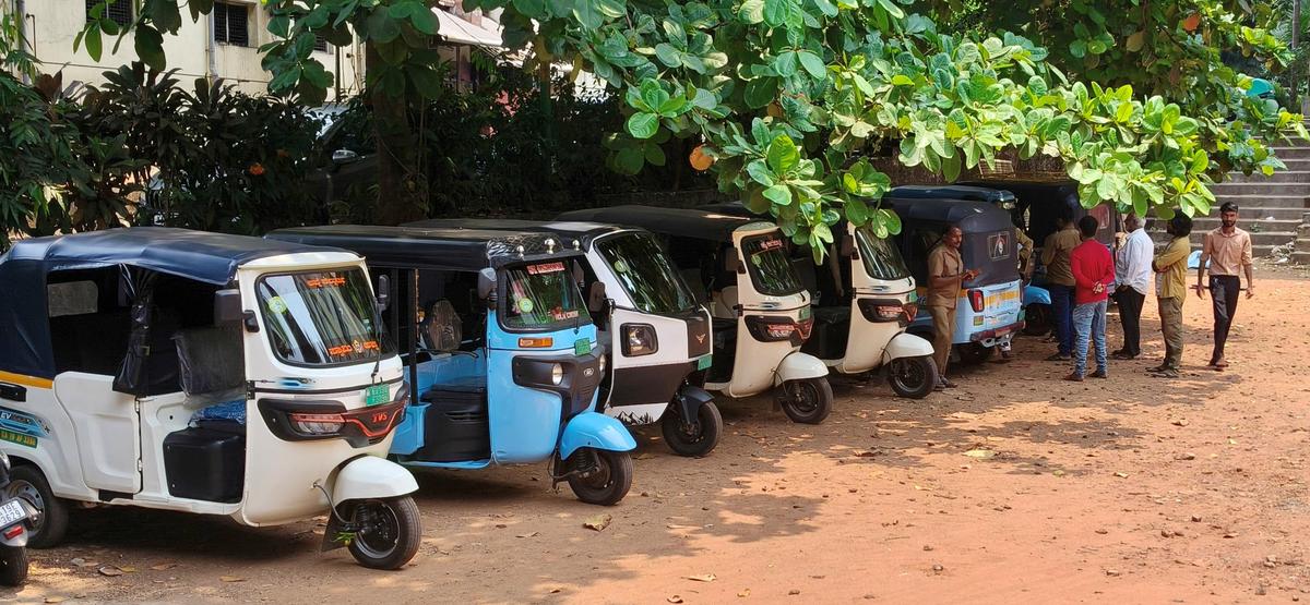 thehindu.com - The Hindu Bureau - LPG crisis sparks surge in interest for electric autos in Bengaluru