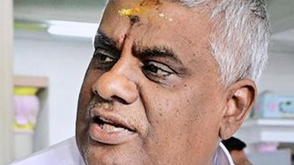 JD(S) leader alleges that revenue officials hand-in-glove with land mafia in Hassan