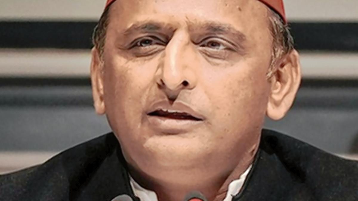 Akhilesh slams Centre for misusing Central agencies, to meet Mamata this evening