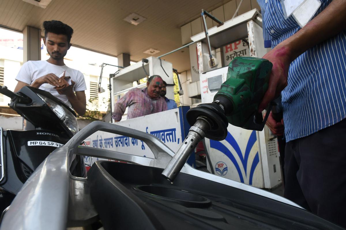 Centre ready to bring fuel under GST: Petroleum Minister Puri