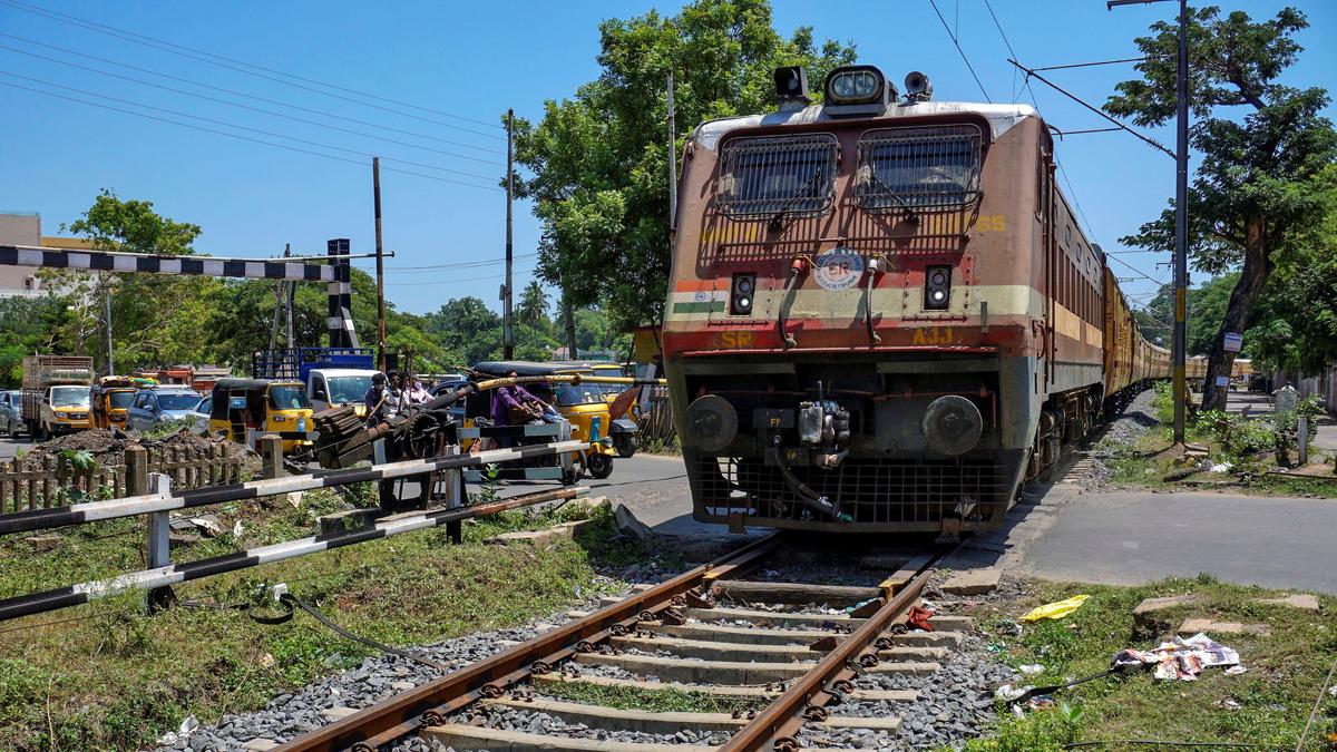 Villupuram MP seeks stoppage of trains at Tindivanam