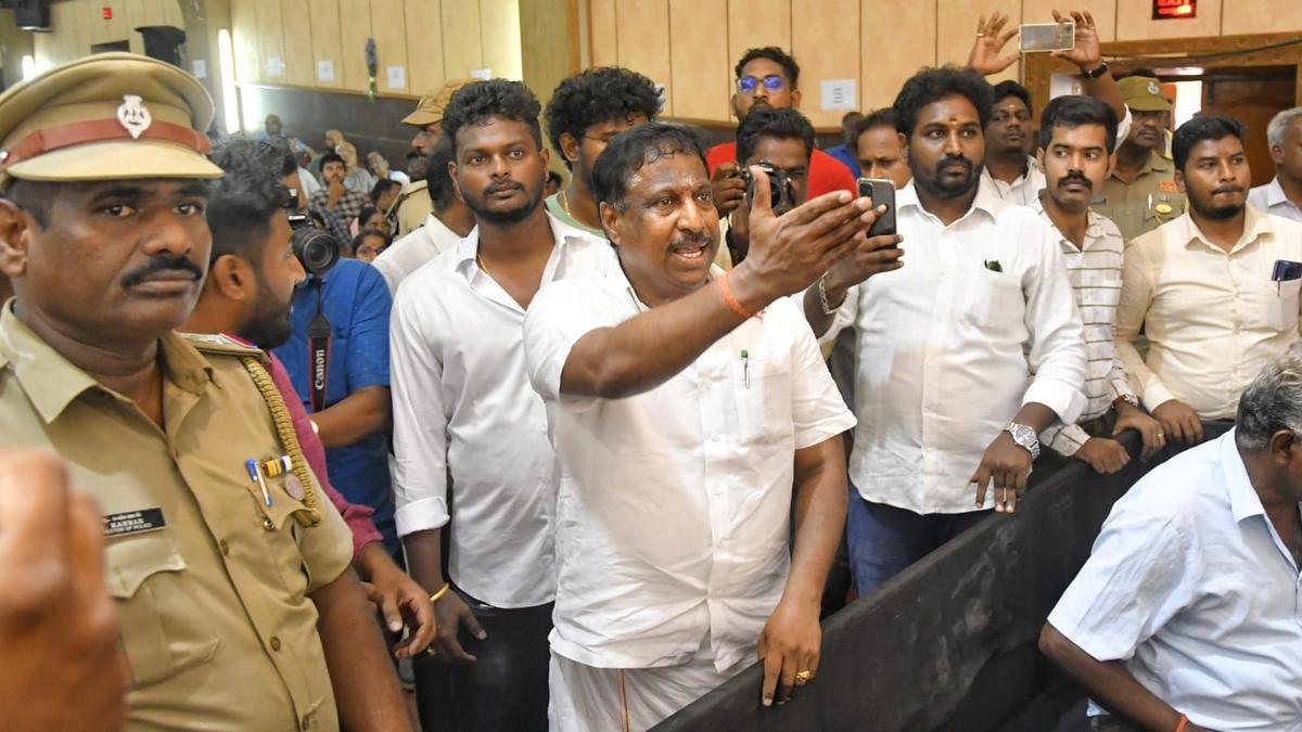 Puducherry independent legislator barges into official function, stages protest against Chief Secretary