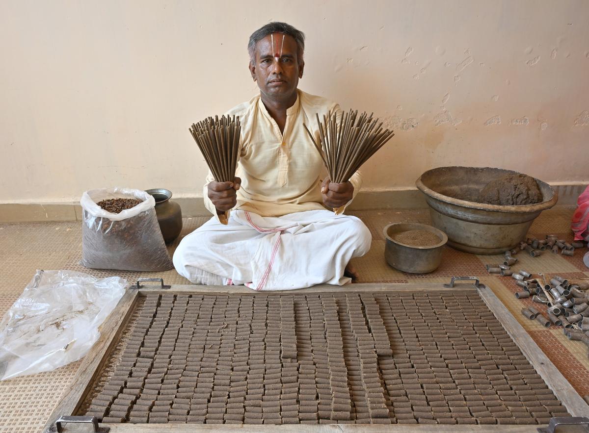 Kasithavam making organic incense sticks and incense, which are made using natural materials at Thiruppalai, Madurai.