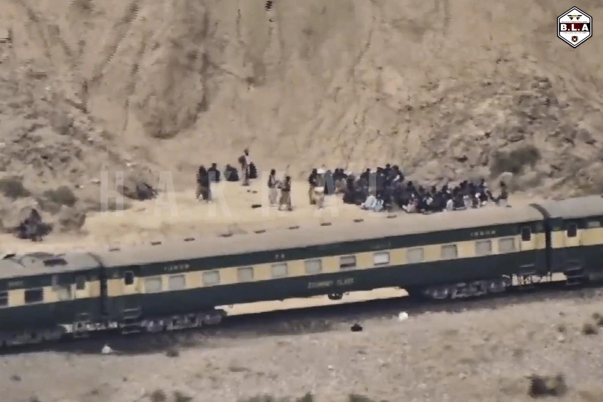 Pakistan train hijack: Siege ends; 21 passengers, 4 soldiers killed ...