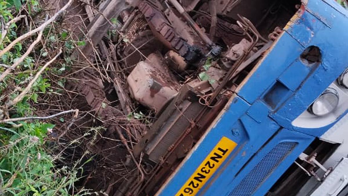 Bus overturns in Yelagiri Hills, driver and conductor suffer minor injuries