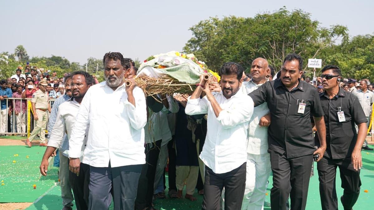 Revanth seeks Padma Shri for poet Andesri