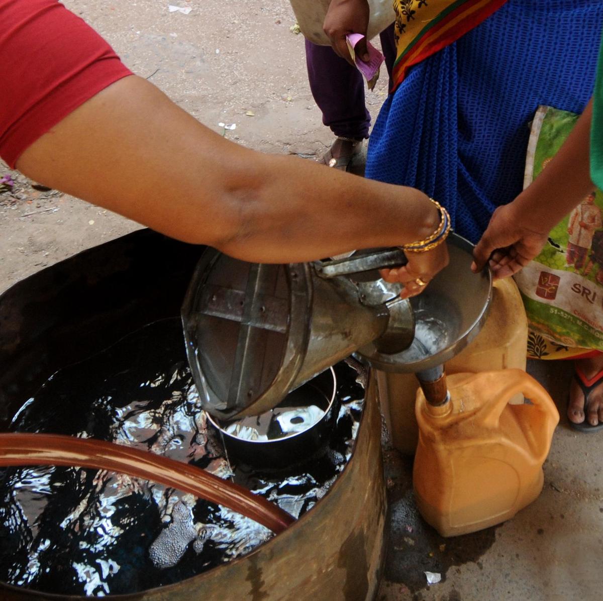 thehindu.com - The Hindu Bureau - Retailers in Chennai likely to stock kerosene to tide over LPG crisis