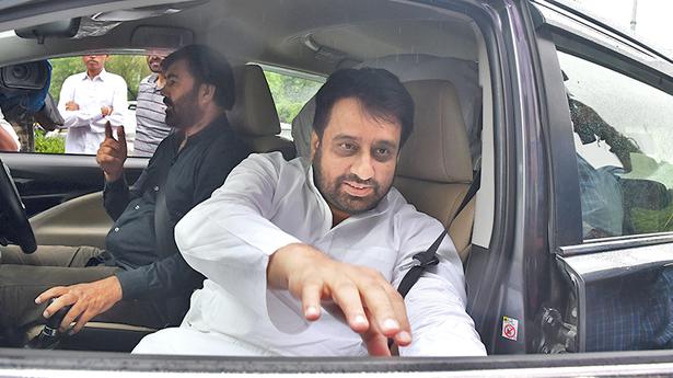 Amanatullah Khan's aide arrested after ACB find ₹12 lakh cash, gun in raid