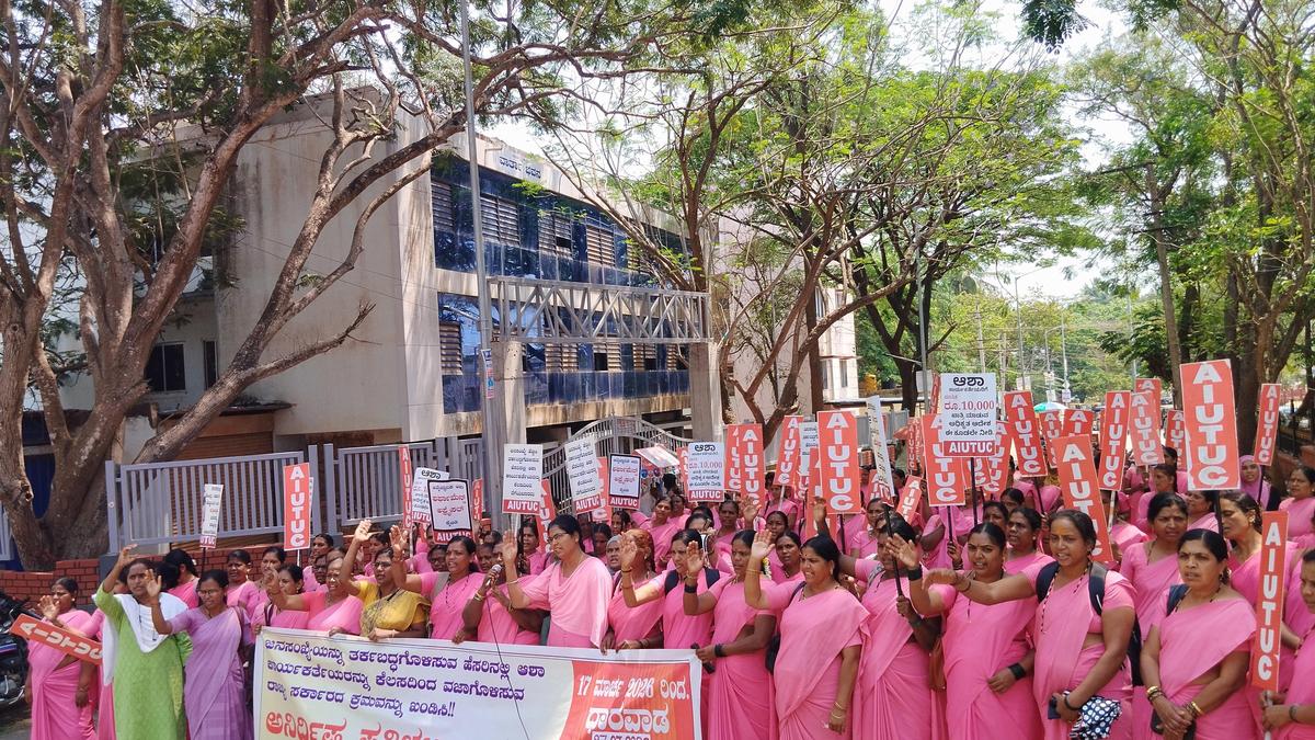 ASHAs take protest in Dharwad into third day