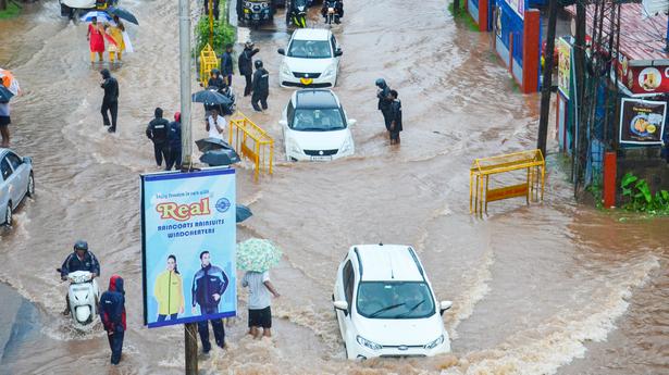 Heavy rain affects life, inundates arterial roads in city