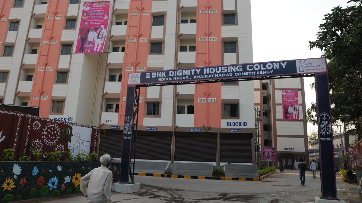 Telangana | 42,432 people live in 166 GHMC slums; Minister directs lands to be identified for G+3 buildings for poor