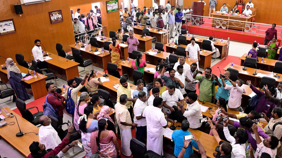 Chaotic scenes witnessed at Dindigul Corporation council meeting