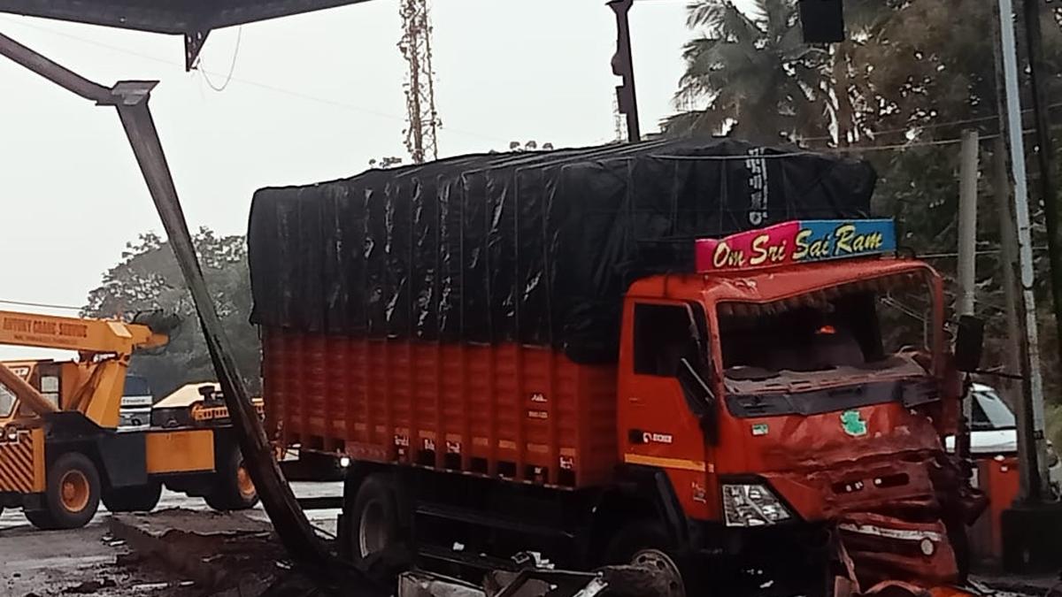 Accident bringing down part of dysfunctional NITK-Surathkal tollgate exposes safety hazard