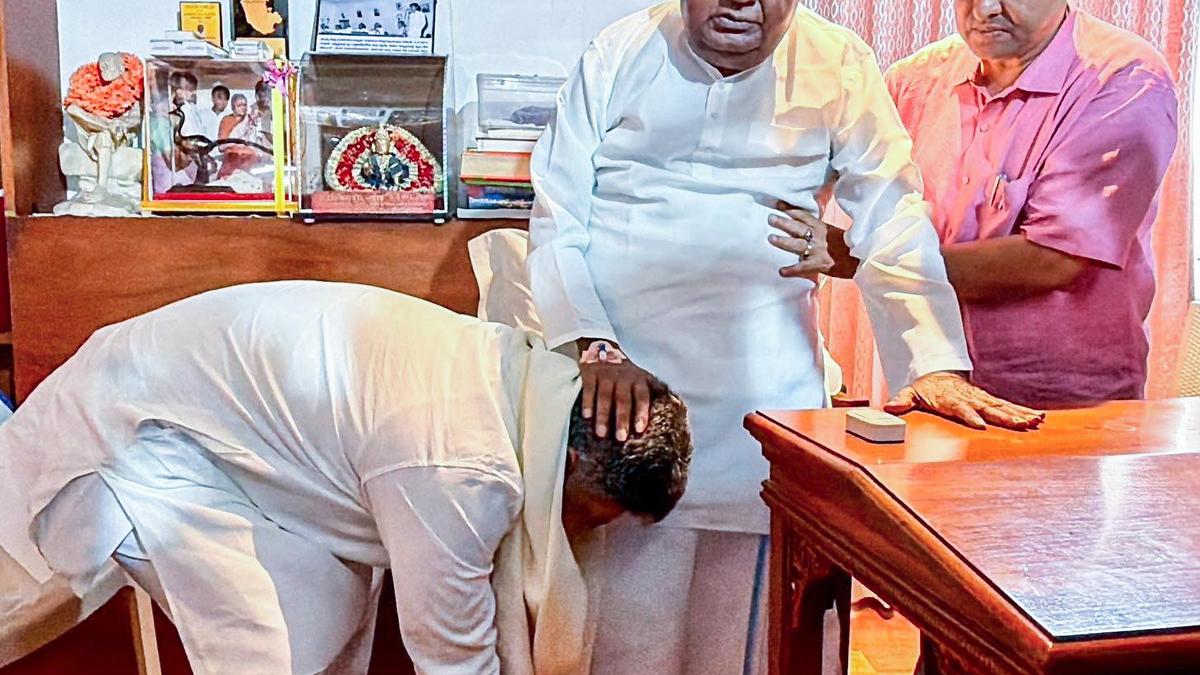 How the D-day unfolded for DKS, reaching across political divide