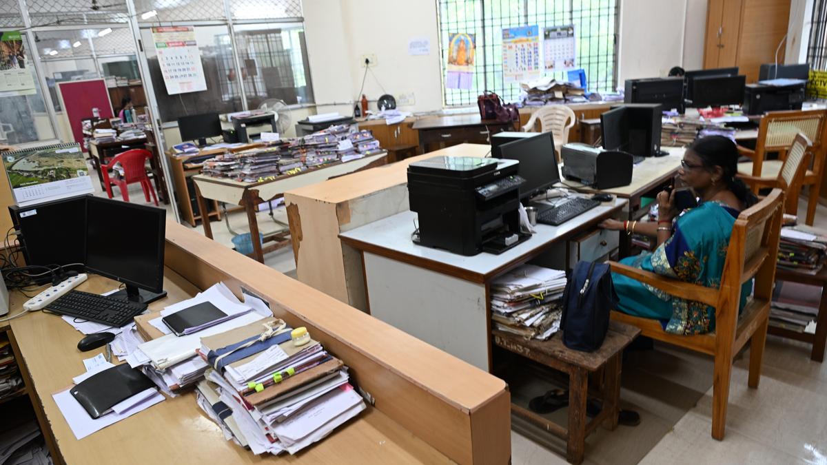 JACTTO-GEO members stage demonstrations in central region in support of their charter of demands