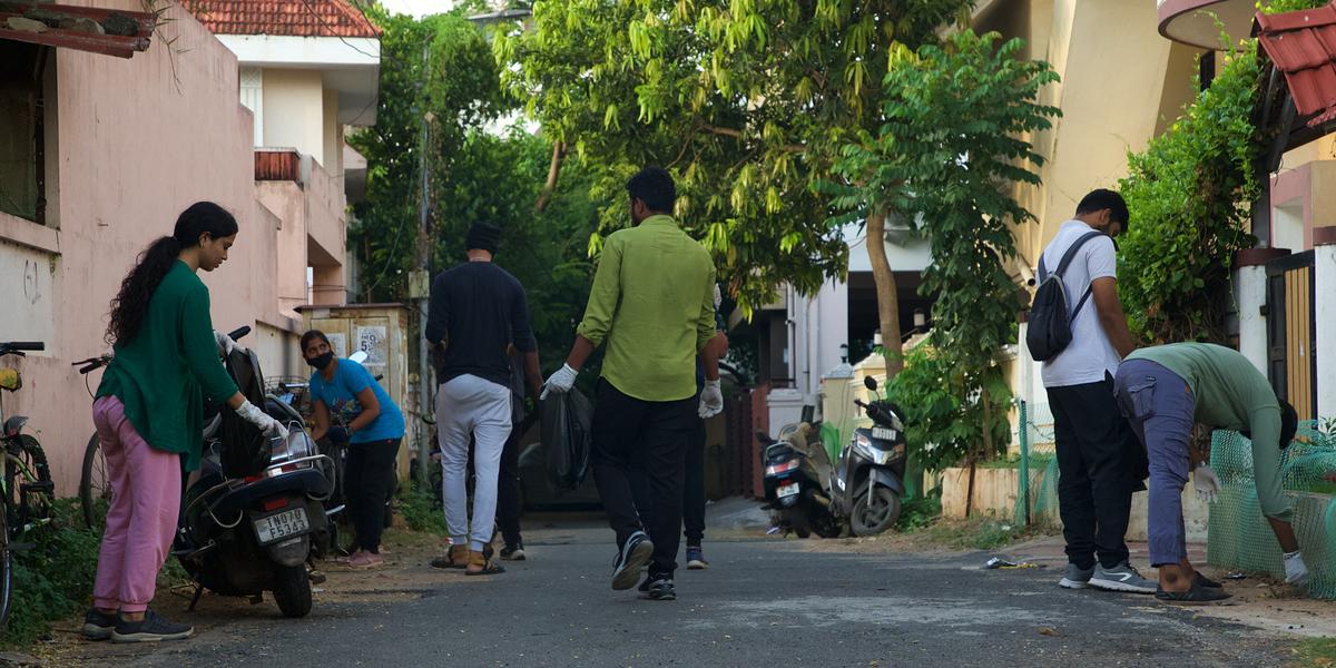 Volunteers taking part in a plogging drive.