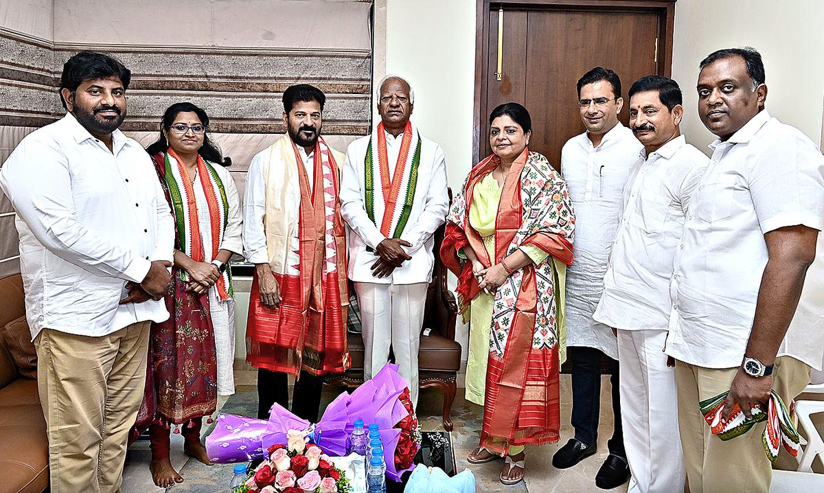 Kadiyam Srihari, along with his daughter Kavya, joins the Congress in the presence of Chief Minister A. Revanth Reddy and AICC incharge Deepadas Munsi and DCC president C. Rohin Reddy. File