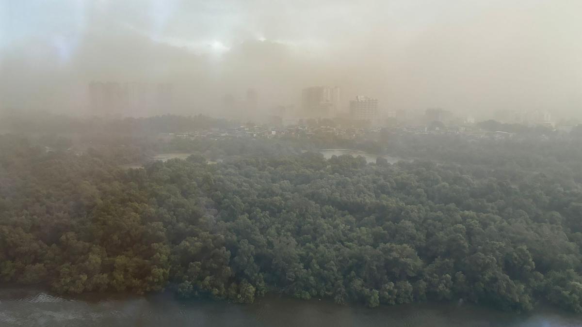 Massive dust storm in Mumbai; seven injured as billboard falls in Ghatkopar