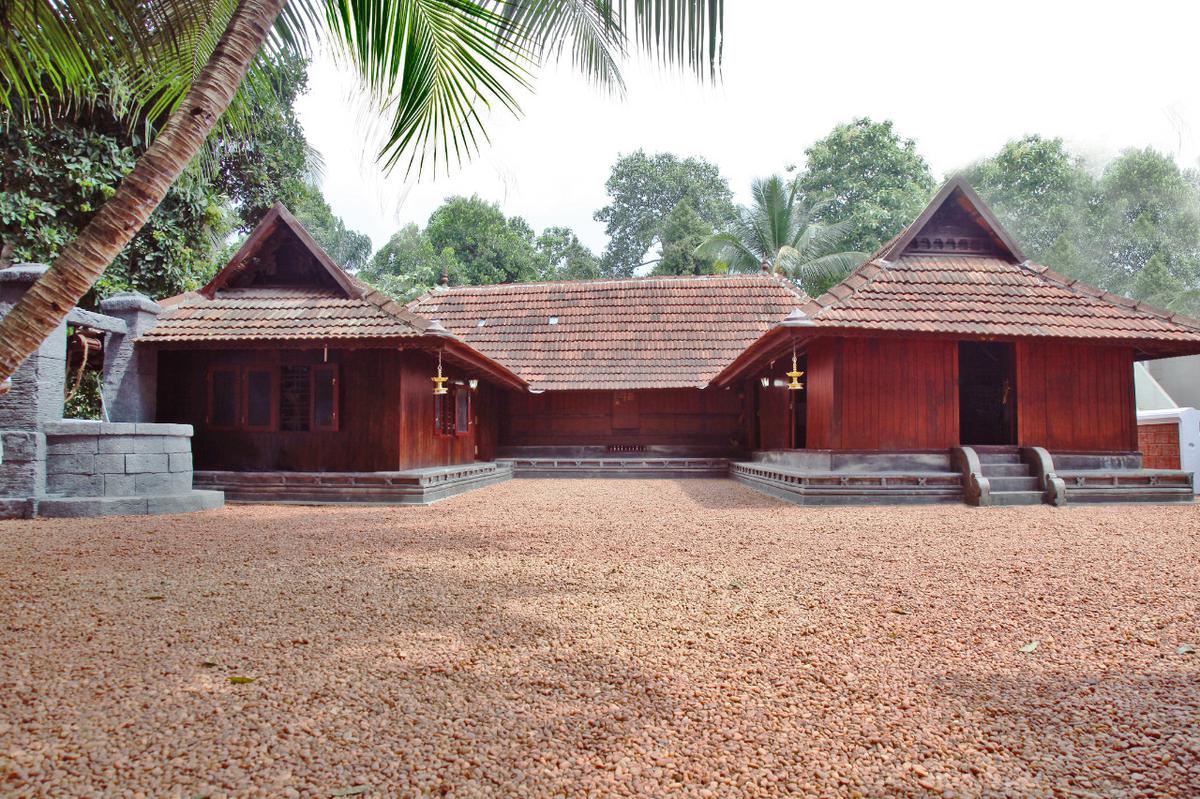 Dharinni connects travellers interested in architecture and Responsible Tourism with heritage homes, like Sankaramangalam, in Kerala