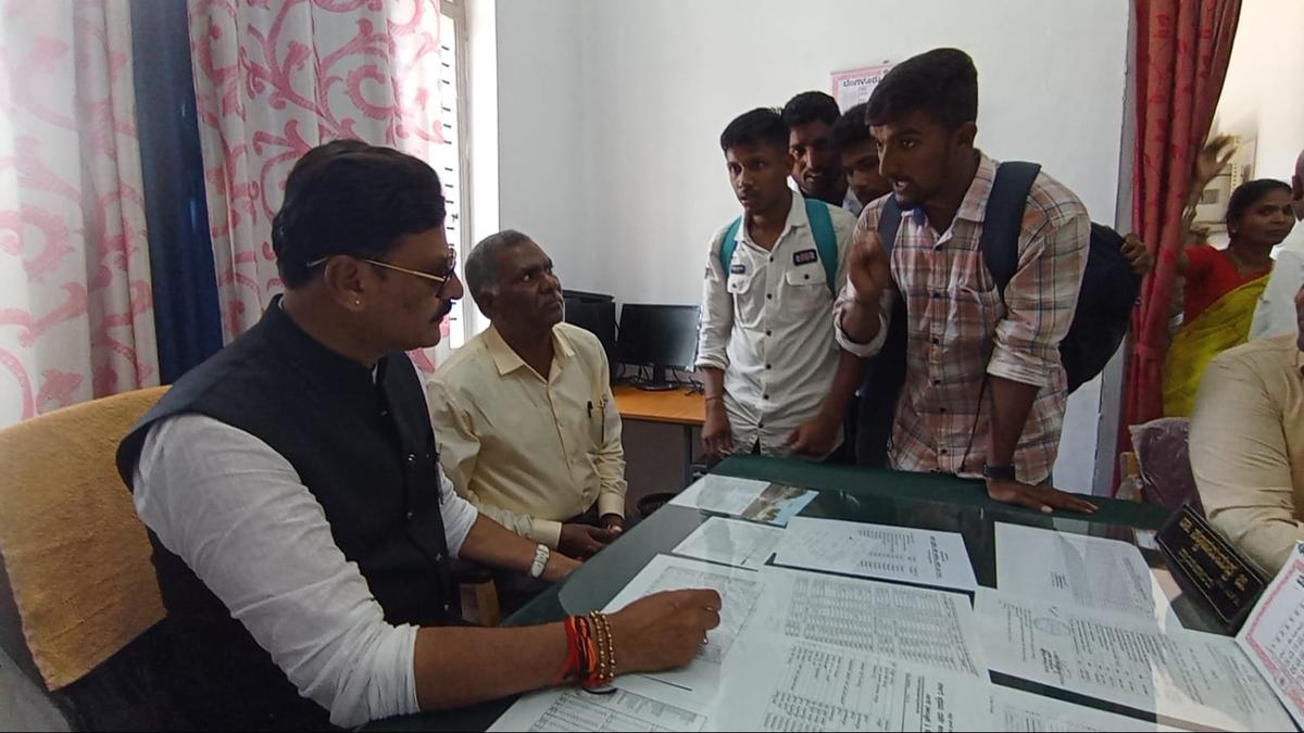 Sagar students stage protest demanding buses to college