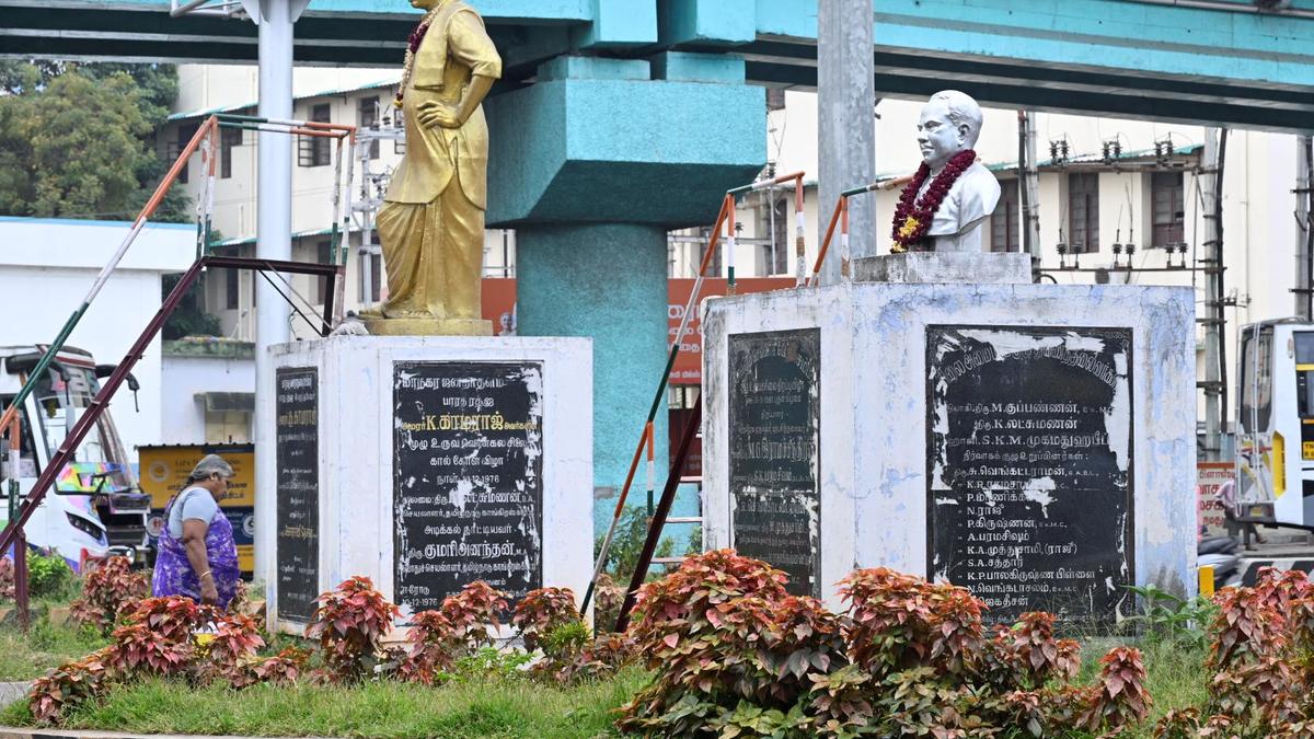 Statues to remain at GH Roundabout for now in Erode
