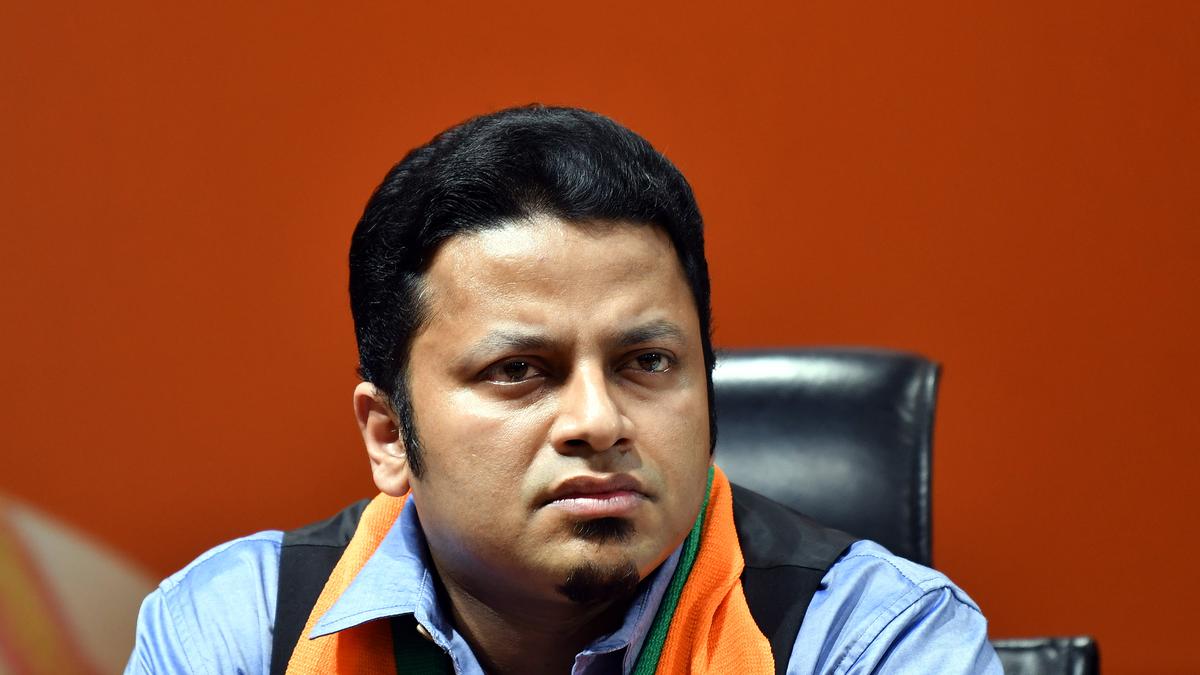 BJP leader says 'corrupt' TMC politicians apprehending summons by CBI, ED should contact him; party distances itself