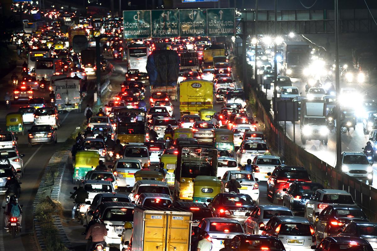 Most Phase I Metro Stations had no bus bays to let commuters seamlessly board and alight the shuttles. 