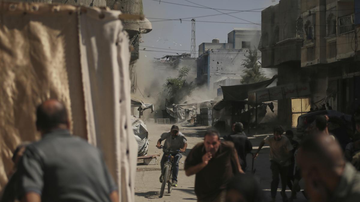 https://th-i.thgim.com/public/incoming/ueuddg/article70045850.ece/alternates/LANDSCAPE_1200/APTOPIX_Israel_Palestinians_Gaza_23733.jpg