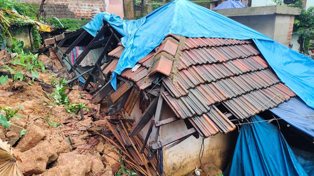 Teenager killed after part of retaining wall collapses near Mangaluru