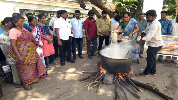 Sacked temporary employees of MKU open gruel centre 
