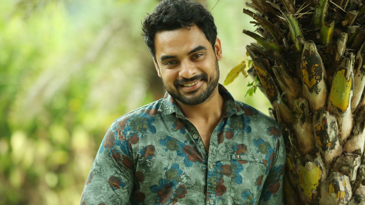 Tovino Thomas, Nimisha Sajayan to feature in 'Adrishya Jalakangal ...