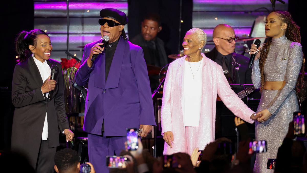 Grammys 2024 | Gladys Knight, Stevie Wonder, Dionne Warwick rule at Clive Davis’ pre-Grammy gala