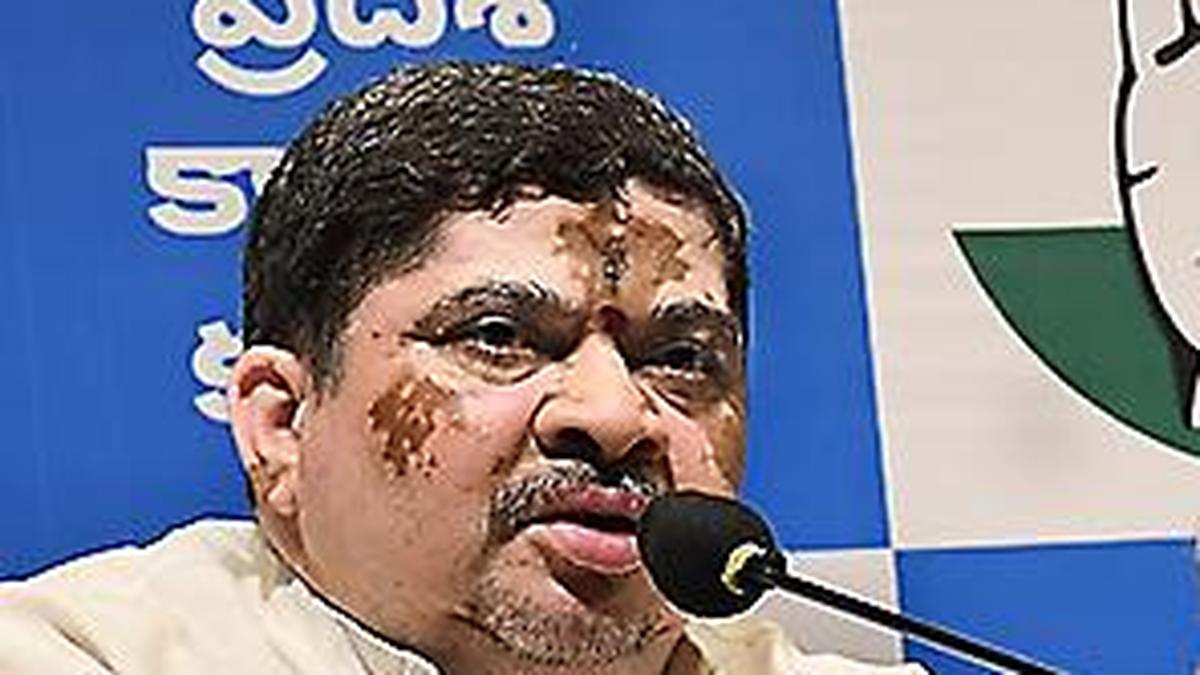 Telangana Transport Minister condoles death of RTC driver