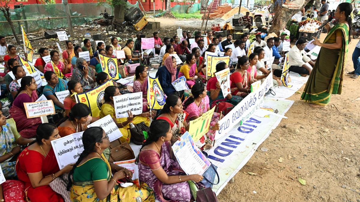 Secondary grade teachers protest for ‘equal work, equal pay’