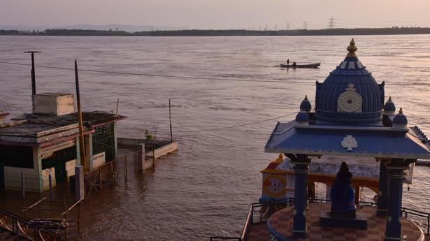 Godavari still in spate, bus services to tribal heartland remains crippled