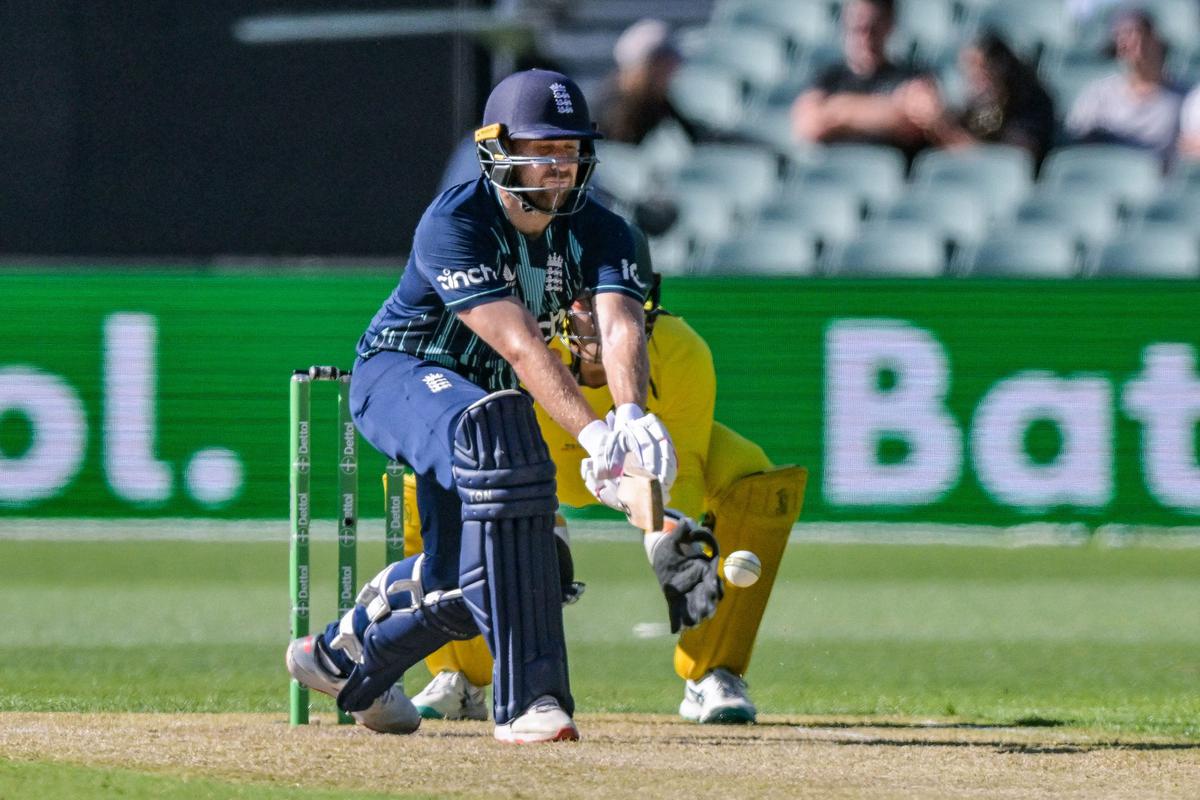 Australia cruise to six-wicket win over England in first ODI