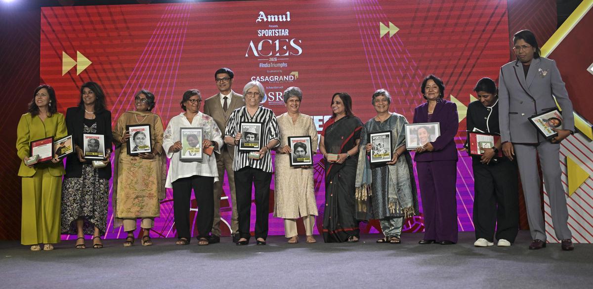 Former Indian women’s cricket team captains with The Hindu Group’s chairperson Nirmala Lakshman and Casagrand’s Sumanth Krishna.
