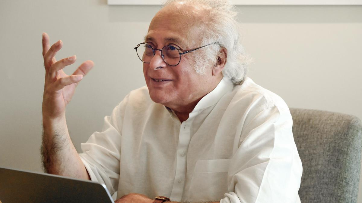 जयराम रमेश ने भाजपा सांसदों द्वारा पीएम मोदी की प्रशंसा की आलोचना की, संसद की तुलना उत्तर कोरिया की विधानसभा से की