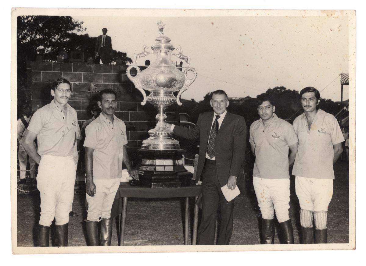 Kishore Futnani (first from the right) with Field Marshal Sam Manekshaw and the six-foot tall Kolanka cup