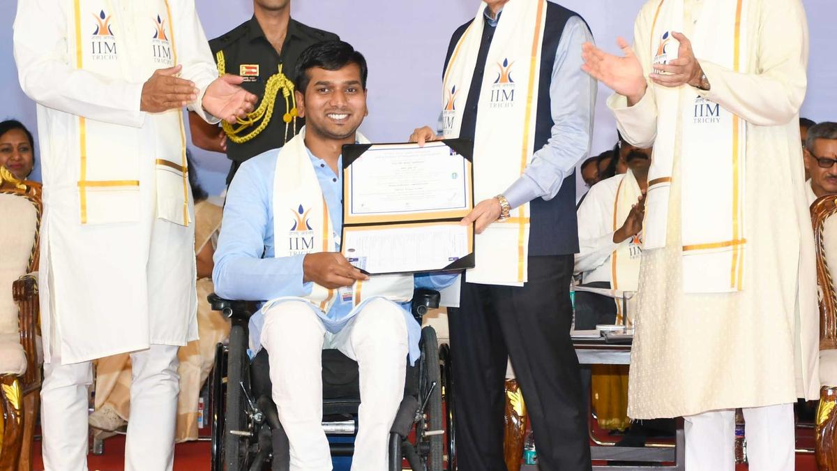 Dream big and work hard to succeed, Governor tells students