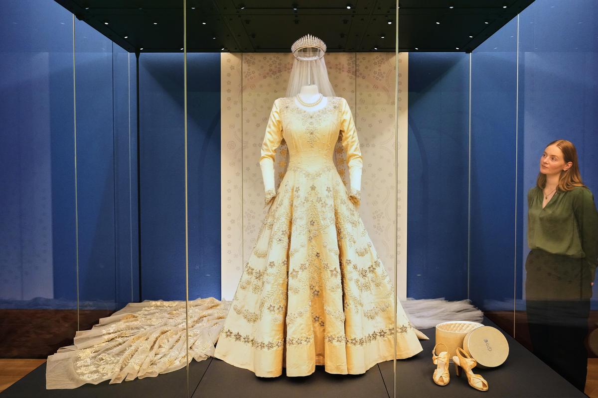 コレクション The40thAnniversary of Queen Elizabeth II Britain celebrates late Queen Elizabeth II as style icon to mark