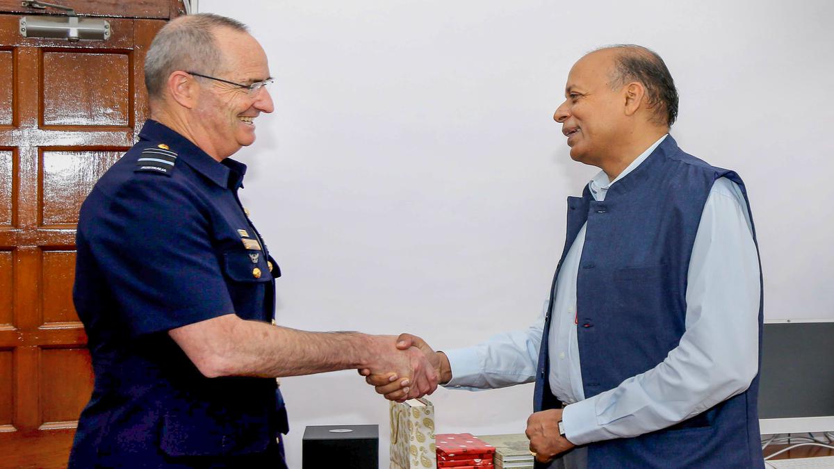 Australian Air Force Chief holds talks with three service chiefs